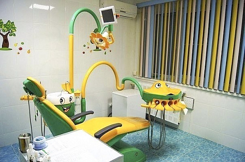 Yoboshi Valencia 03 - детская стоматологическая установка с нижней подачей инструментов