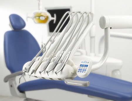 A-dec 200 - стоматологическая установка с верхней подачей инструментов